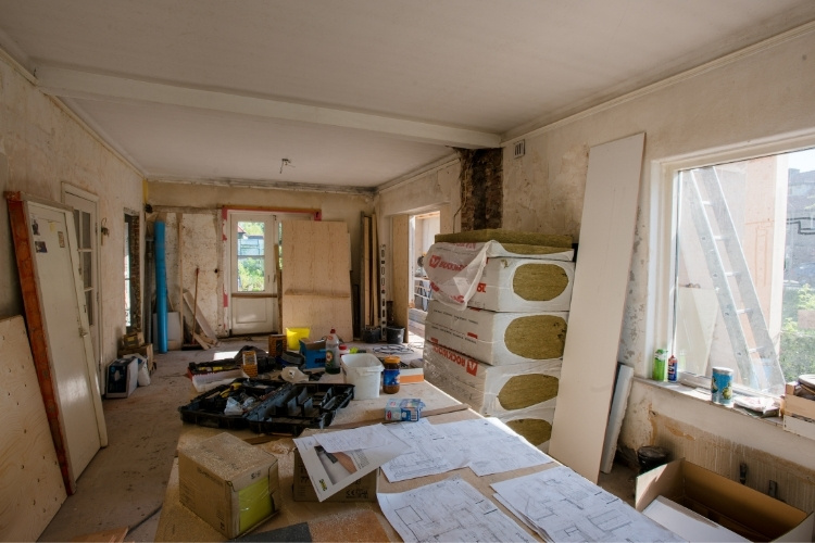 Wat komt er allemaal kijken bij de aanbouw van een serre?