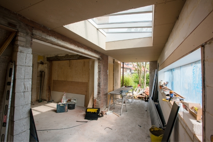 Het proces van het plaatsen van een aanbouw